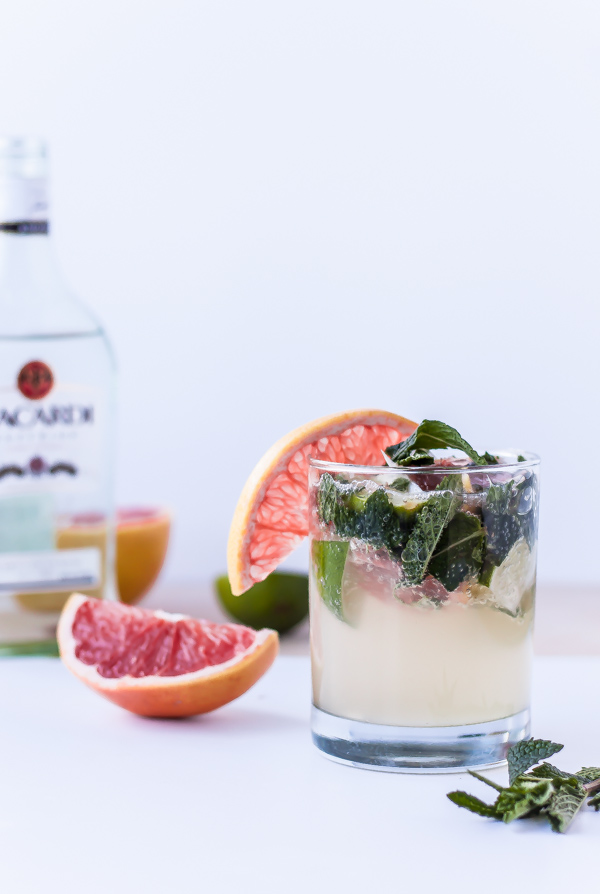 Grapefruit Mojitos | bloggingoverthyme.com