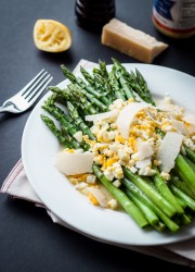 Asparagus Mimosa | bloggingoverthyme.com