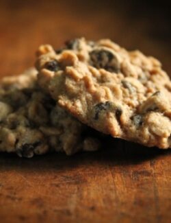 Irresistible Oatmeal Currant Cookies