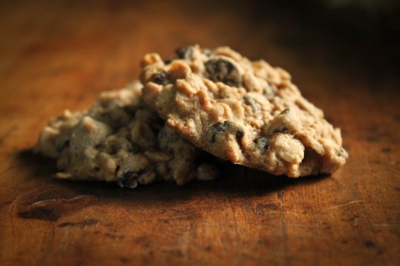 Irresistible Oatmeal Currant Cookies