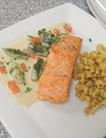 spaetzle and salmon