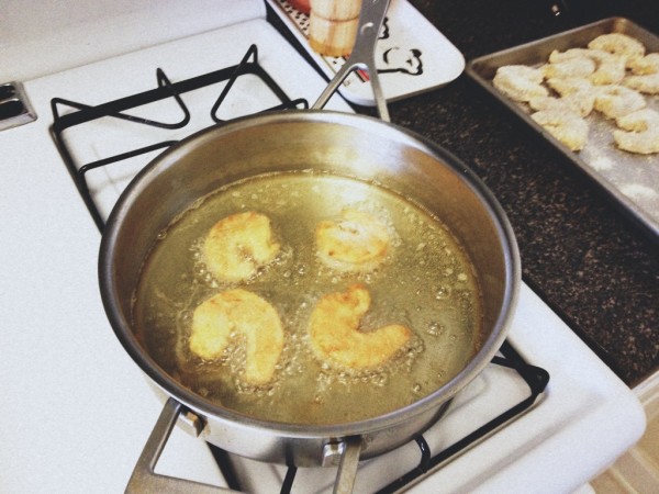 fried shrimp ></noscript>> Blogging Over Thyme” width=”600″ height=”450″></a></p>
<p>The sandwich is actually the brainchild of <a href=