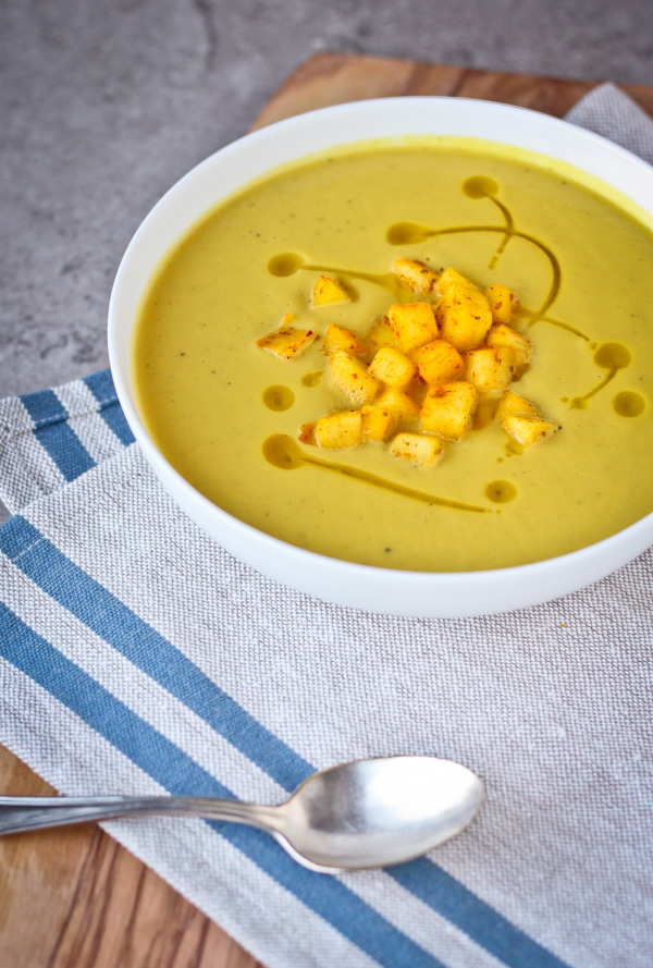 Curried Cream of Cauliflower and Apple Soup 