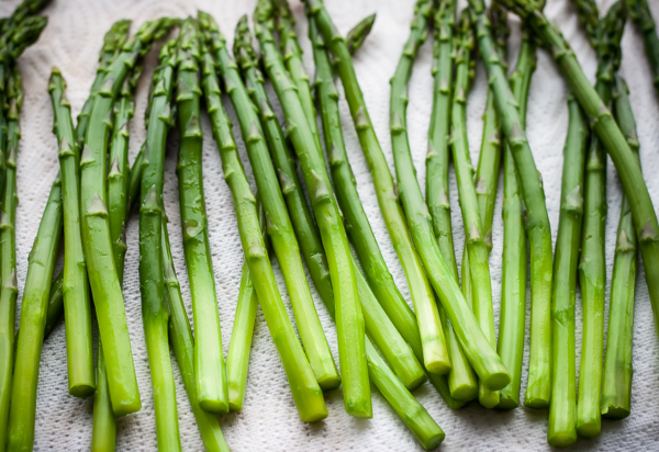 Steamed Asparagus with Trimmed Ends