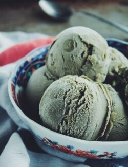 Basil Ice Cream | bloggingoverthyme.com