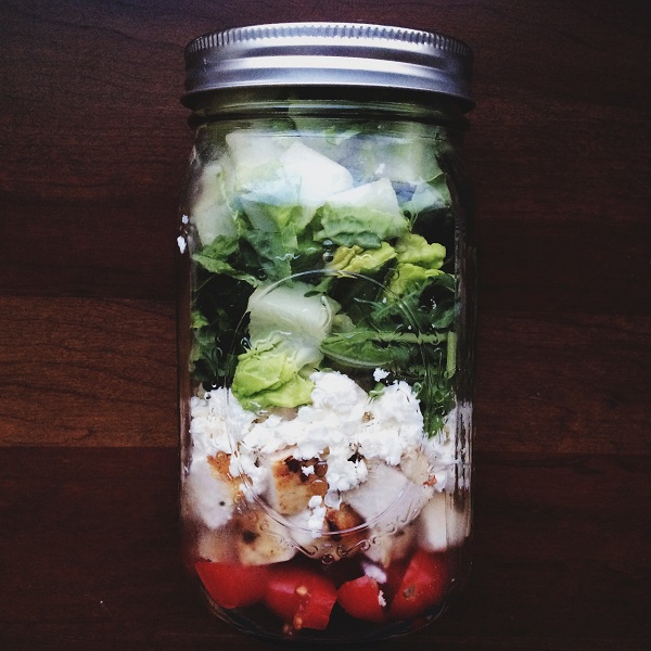 Mason Jar Salad | bloggingoverthyme.com