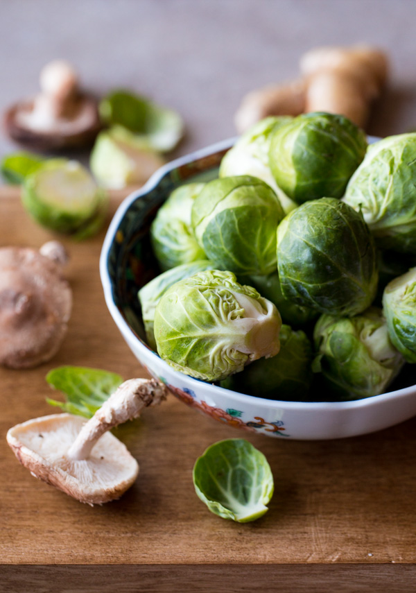 Whole Brussels sprouts in Bowl