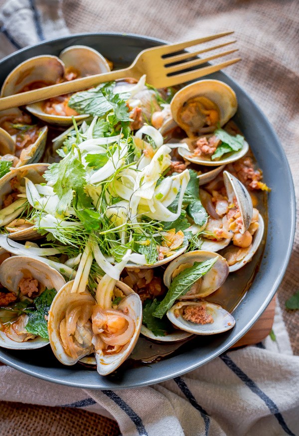 Beer Steamed Clams with Chorizo 