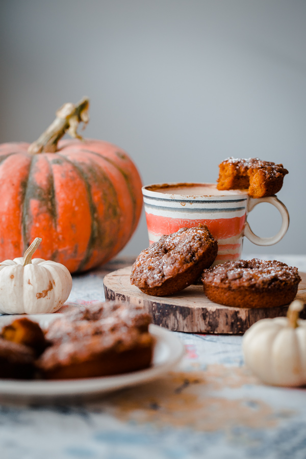 Baked Pumpkin Doughnuts with Cardamom Crumble. So EASY, fluffy, and cozy!