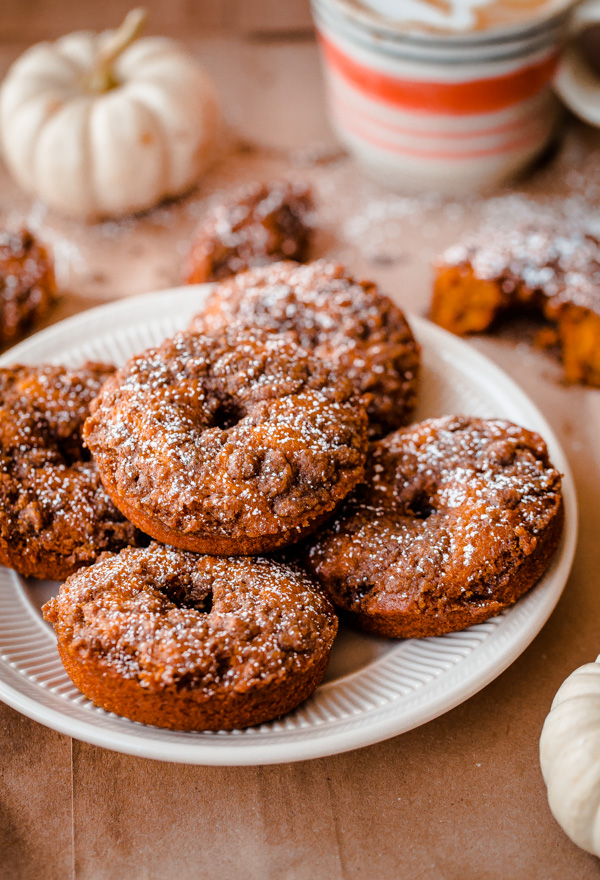 Baked Pumpkin Doughnuts with Cardamom Crumble. So EASY, fluffy, and cozy!