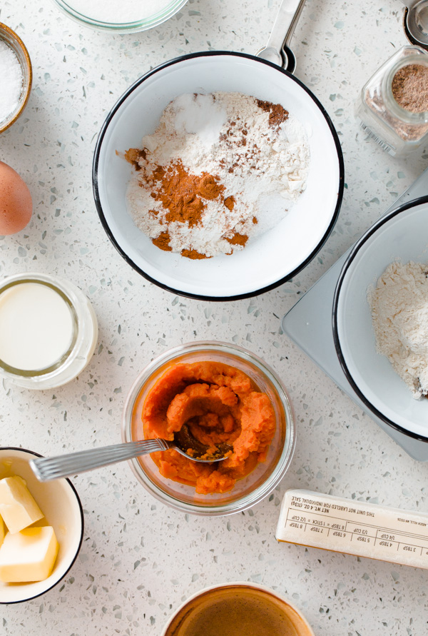 Baked Pumpkin Doughnuts with Cardamom Crumble. So EASY, fluffy, and cozy!