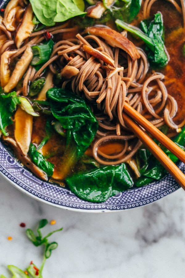 Love and Lemon's Shiitake and Spinach Miso Soup - an easy, vegan soup that can be made in less than 45 minutes!