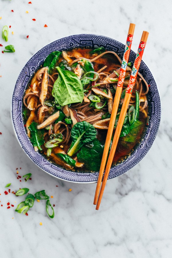 Love and Lemon's Shiitake and Spinach Miso Soup - an easy, vegan soup that can be made in less than 45 minutes!