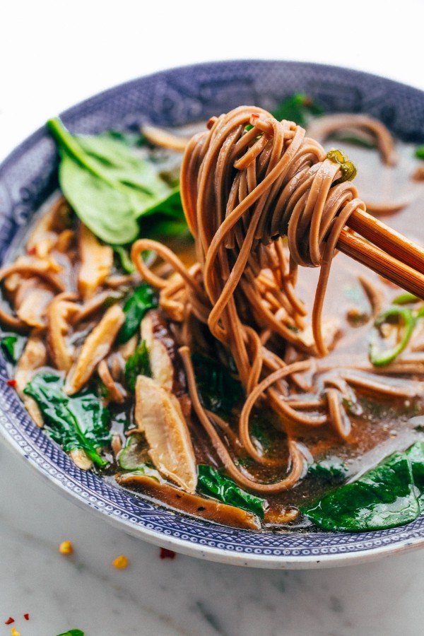 Love and Lemon's Shiitake and Spinach Miso Soup - an easy, vegan soup that can be made in less than 45 minutes!