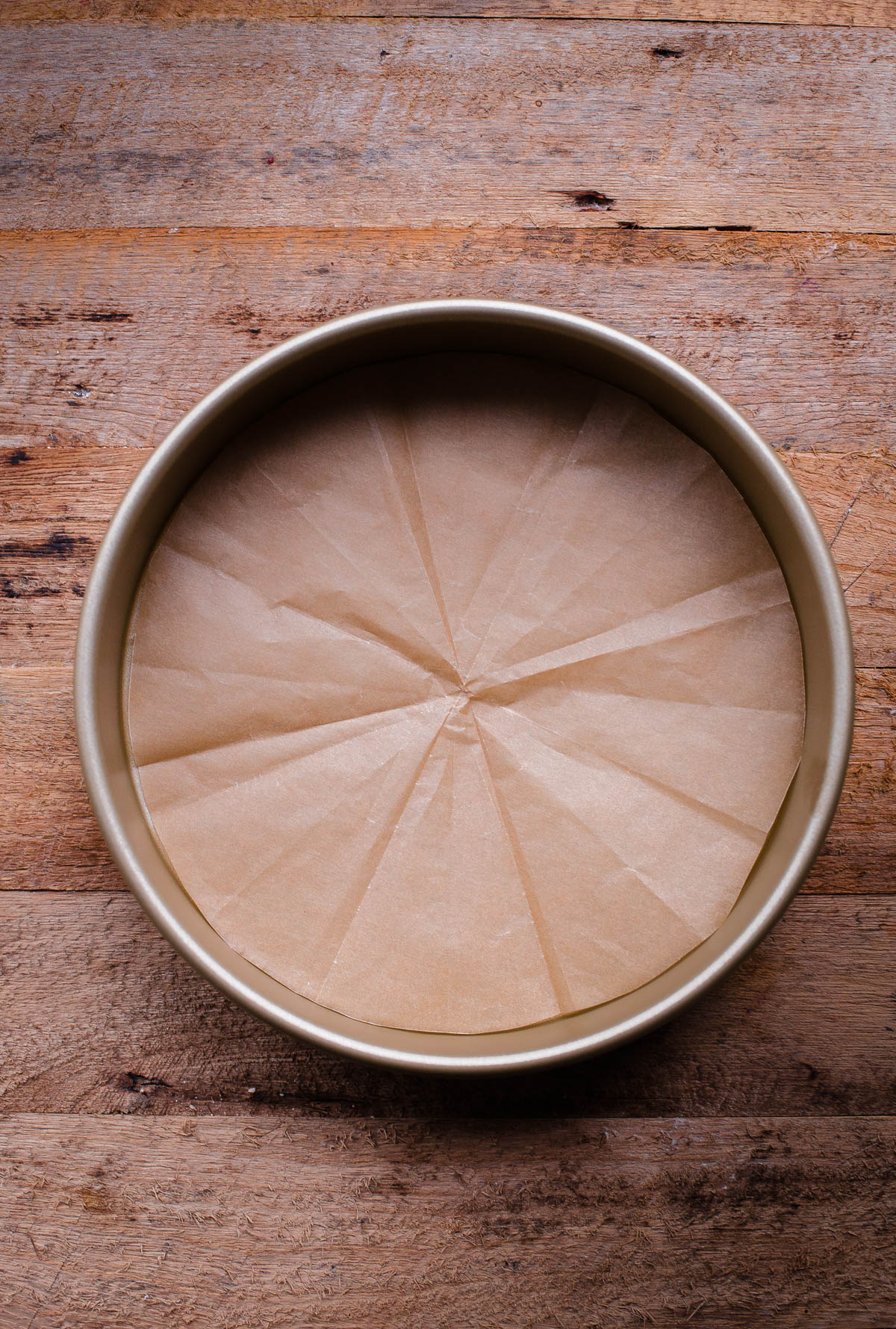 How to Line Any Size Cake Pan with Parchment Paper. This easy kitchen trick makes baking cakes even easier!