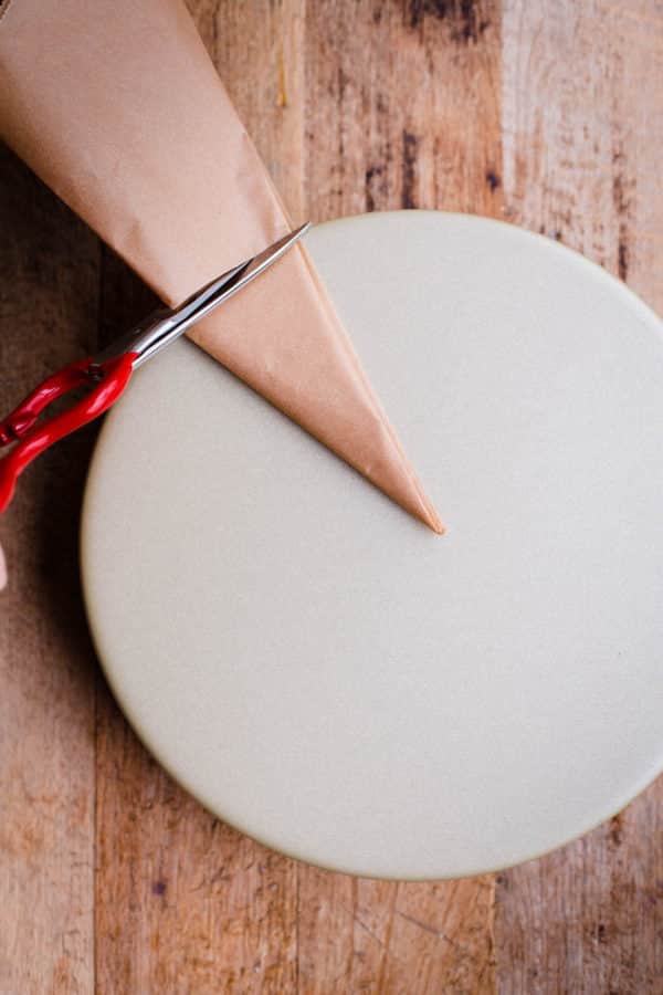 How to line a cake pan with paper