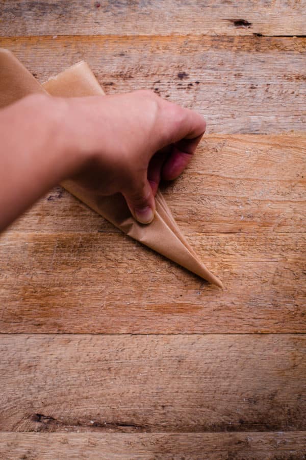 How to Line Any Size Cake Pan with Parchment Paper. This easy kitchen trick makes baking cakes even easier!