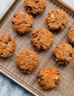 Carrot Cake Breakfast Cookies - healthy breakfast cookies that are refined sugar free, whole grain, and taste just like carrot cake!