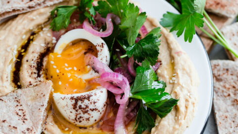 https://www.abeautifulplate.com/wp-content/uploads/2017/05/hummus-with-soft-boiled-egg-pickled-onion-parlsey-sumac-oil-1-480x270.jpg