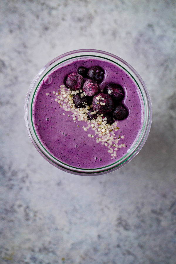 https://www.abeautifulplate.com/wp-content/uploads/2017/07/blueberry-kefir-smoothie-1-5-600x900.jpg