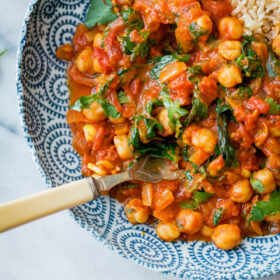 Everyday Chickpea Curry- this VEGETARIAN curry comes together in less than 30 minutes!