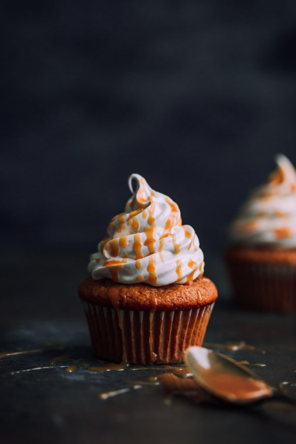 Pumpkin Cupcakes - an easy pumpkin cupcake recipe for the fall holidays!