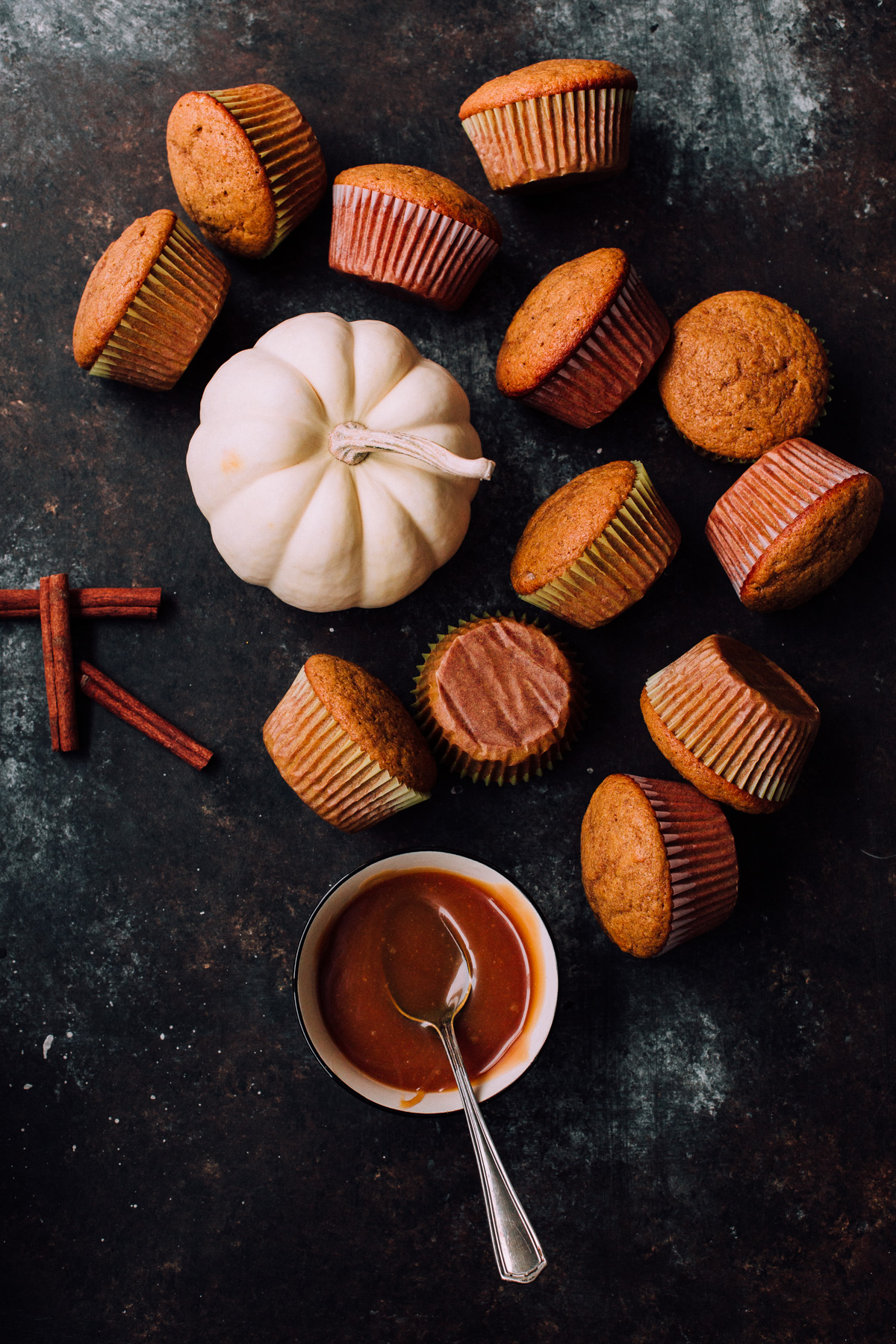Pumpkin Cupcakes - an easy pumpkin cupcake recipe for the fall holidays!