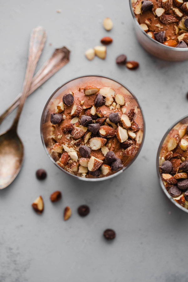 nem chokolademousse i en kop