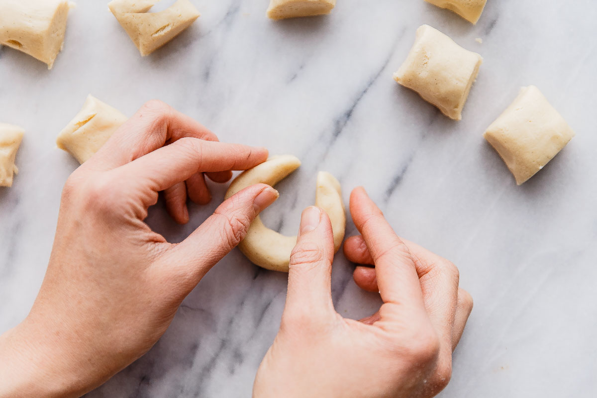 How to Make Almond Crescent Cookies