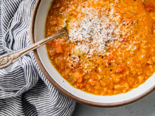https://www.abeautifulplate.com/wp-content/uploads/2019/01/red-lentil-soup-1-5-1-500x375.jpg